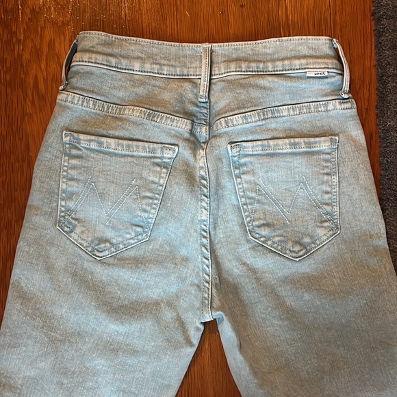 MOTHER - Insider crop step fray come out and play Jeans - Picture 2 of 4